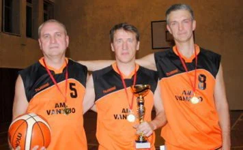 Am. vandens c. komanda stipriausia tarp ,,Achemiečių” krepšininkų kuriems virš 40 m.
