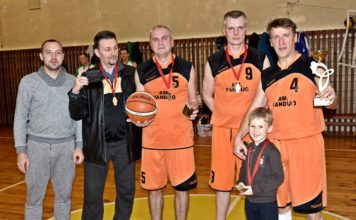 Krepšinio turnyre ,,Achemiečiams” 40+ nenugalima Ramūno Jurkevičiaus vedama komanda.