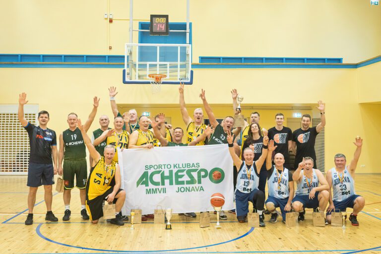 Sporto klubo ,,Achespo“ krepšinio taurę laimėjo CBet veteranai